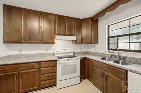 Kitchen - 4962 Skipper Ln, Pace, FL 32571 photo 3 of 6