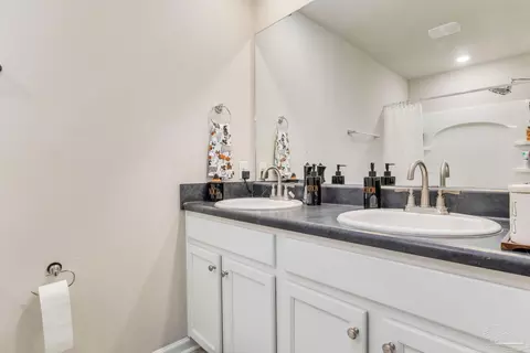Bath - 4694 Determination Ct, Milton, FL 32570 photo 1 of 5
