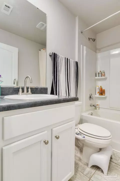 Bath - 4694 Determination Ct, Milton, FL 32570 photo 4 of 5