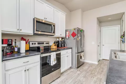 Kitchen - 4694 Determination Ct, Milton, FL 32570 photo 3 of 5