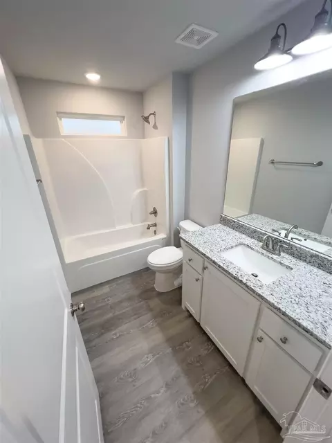 Bath - 9562 Permenter Rd, Milton, FL 32583 photo 6 of 6