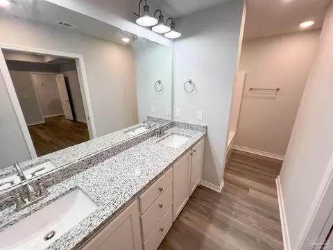 Bath - 9562 Permenter Rd, Milton, FL 32583 photo 2 of 6