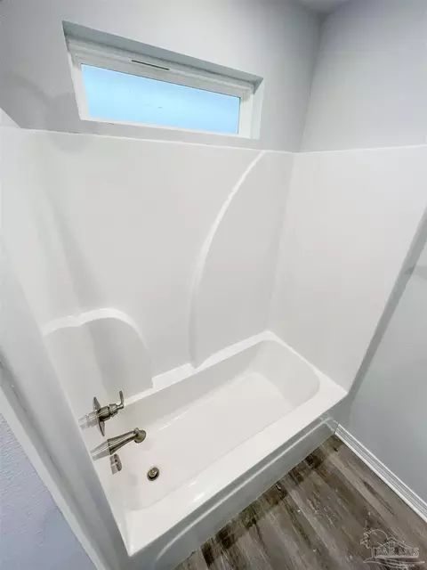 Bath - 9562 Permenter Rd, Milton, FL 32583 photo 4 of 6