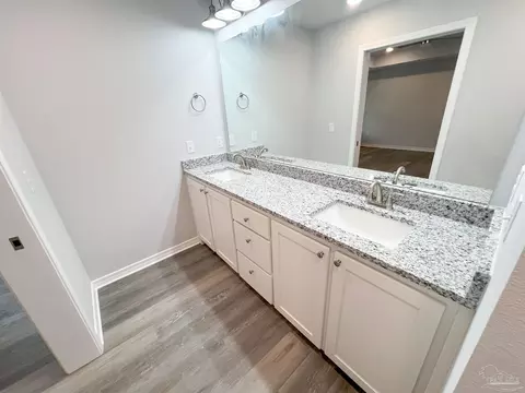 Bath - 9562 Permenter Rd, Milton, FL 32583 photo 3 of 6