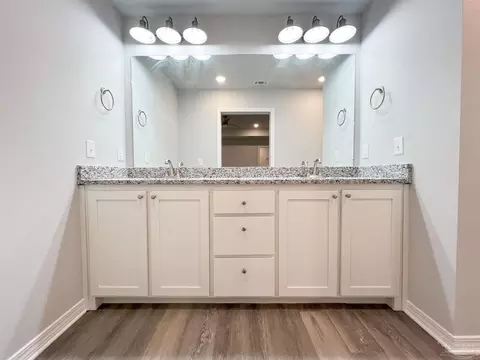 Bath - 9562 Permenter Rd, Milton, FL 32583 photo 1 of 6
