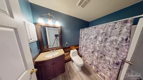 Bath - 6002 Ridgeview Dr, Milton, FL 32570 photo 4 of 4