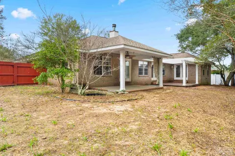 Exterior - 6002 Ridgeview Dr, Milton, FL 32570 photo 7 of 10