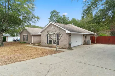 Exterior - 6002 Ridgeview Dr, Milton, FL 32570 photo 3 of 10