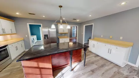 Kitchen - 6002 Ridgeview Dr, Milton, FL 32570 photo 2 of 2