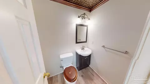 Bath - 6002 Ridgeview Dr, Milton, FL 32570 photo 1 of 4