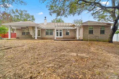 Exterior - 6002 Ridgeview Dr, Milton, FL 32570 photo 8 of 10