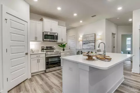 Kitchen - 5376 Cornwall Dr #LOT 72, Milton, FL 32583 photo 4 of 5