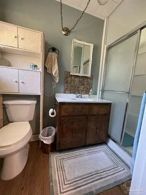 Bath - 2100 Cobbtown Rd, Jay, FL 32565 photo 1 of 3