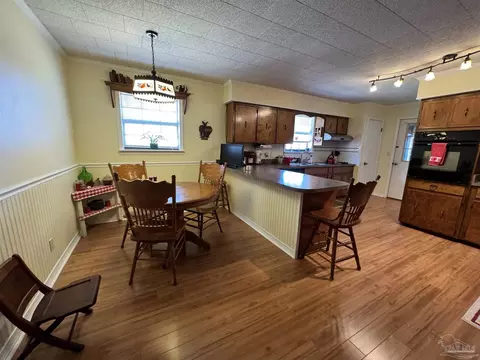 Dining - 2100 Cobbtown Rd, Jay, FL 32565 photo 2 of 3
