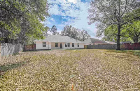 Exterior - 6724 Joy St, Milton, FL 32583 photo 4 of 9