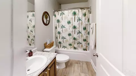 Bath - 2643 Piddlin Ln, Jay, FL 32565 photo 4 of 6
