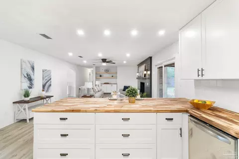 Kitchen - 3060 Apache Dr, Pace, FL 32571 photo 3 of 4
