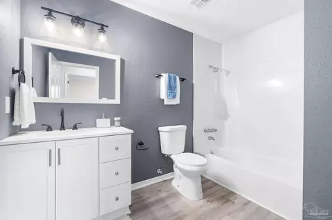 Bath - 3060 Apache Dr, Pace, FL 32571 photo 3 of 4