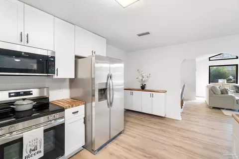 Kitchen - 3060 Apache Dr, Pace, FL 32571 photo 4 of 4