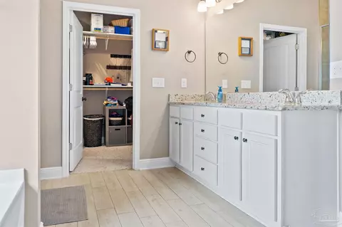 Bath - 2601 Elkhorn Dr, Pace, FL 32571 photo 4 of 5