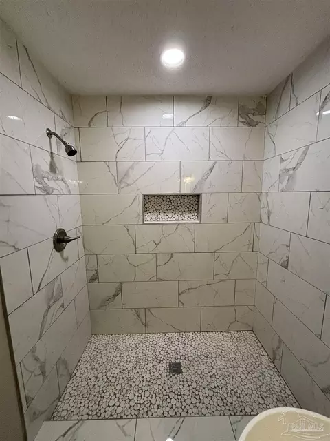 Bath - 4445 Thomastown Dr, Pace, FL 32571 photo 2 of 7