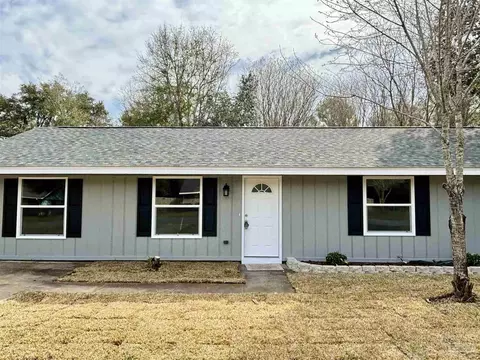 4445 Thomastown Dr, Pace, FL 32571