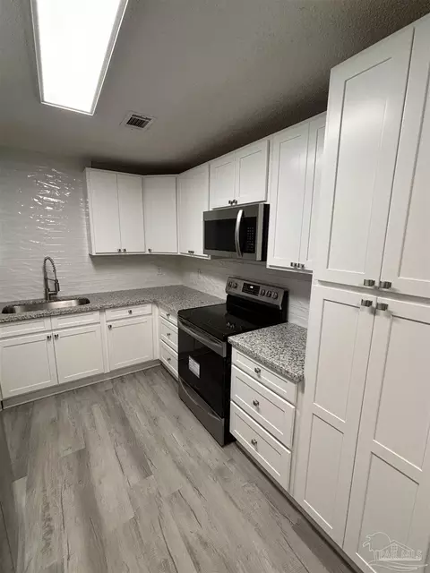 Kitchen - 4445 Thomastown Dr, Pace, FL 32571 photo 2 of 4