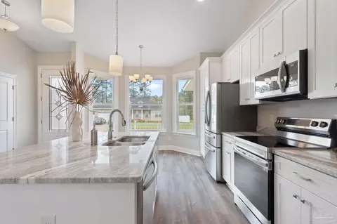 Kitchen - 2153 Trevor Cir, Milton, FL 32583 photo 4 of 4
