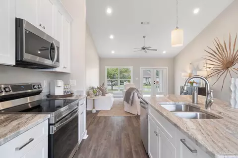 Kitchen - 2153 Trevor Cir, Milton, FL 32583 photo 3 of 4