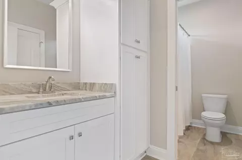 Bath - 2153 Trevor Cir, Milton, FL 32583 photo 5 of 6