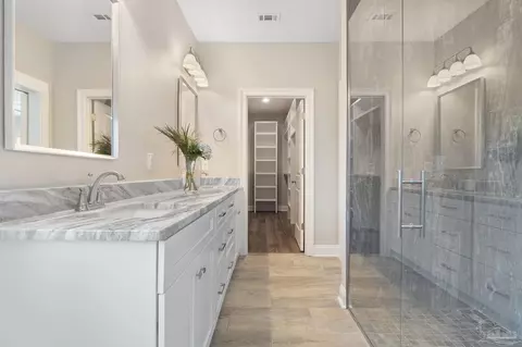 Bath - 2153 Trevor Cir, Milton, FL 32583 photo 1 of 6