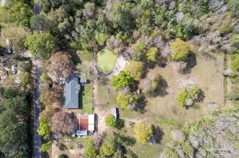 5925 Pawnee Dr, Pensacola, FL 32526