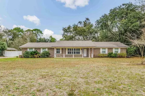 6004 Kingswood Dr, Milton, FL 32570