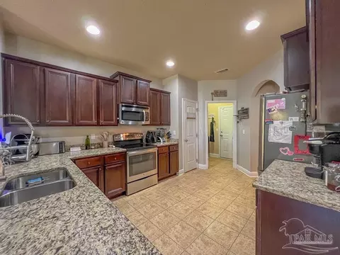 Kitchen - 5933 Palermo Dr, Pace, FL 32571 photo 3 of 5