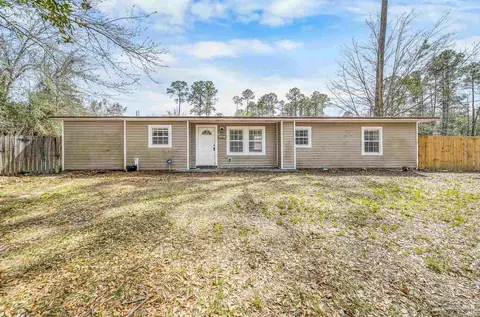 5237 Santa Cruz Blvd, Milton, FL 32583