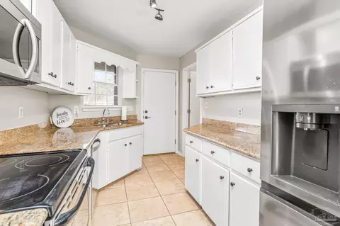 Kitchen - 1655 Eagle Ter, Cantonment, FL 32533 photo 5 of 7