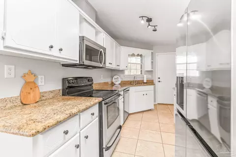 Kitchen - 1655 Eagle Ter, Cantonment, FL 32533 photo 4 of 7