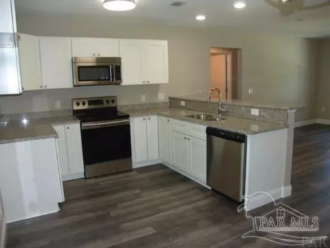 6764 North Ave, Milton, FL 32570 photo 2