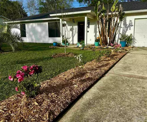 8584 Kingfisher Ln, Pensacola, FL 32534