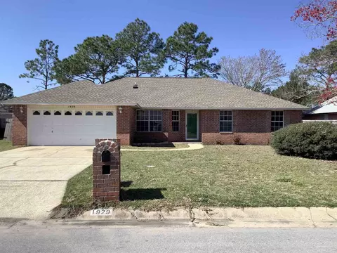 1929 Gulf Bay Ln, Pensacola, FL 32506