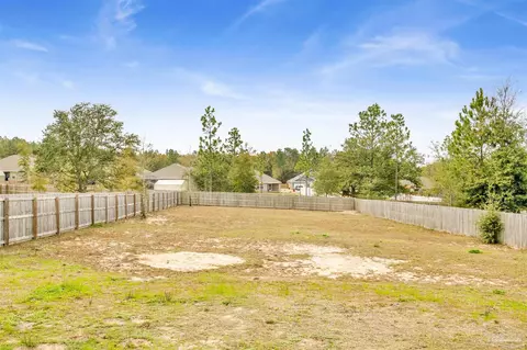 Exterior - 8073 Silver Maple Dr, Milton, FL 32583 photo 6 of 7