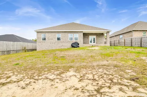 Exterior - 8073 Silver Maple Dr, Milton, FL 32583 photo 5 of 7