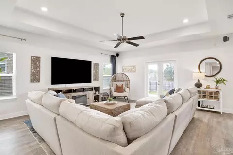Living - 8073 Silver Maple Dr, Milton, FL 32583 photo 3 of 5
