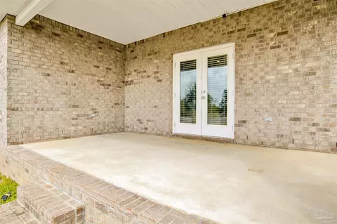 Exterior - 8073 Silver Maple Dr, Milton, FL 32583 photo 3 of 7