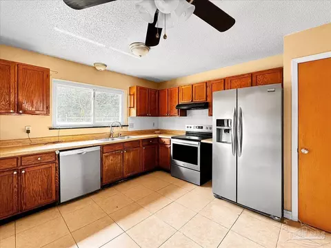 8633 Tupelo Dr, Navarre, FL 32566