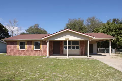6522 College Dr, Milton, FL 32570