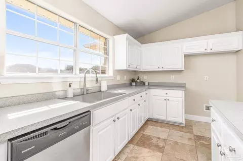Kitchen - 3928 High Bridge Dr, Pace, FL 32571 photo 4 of 4