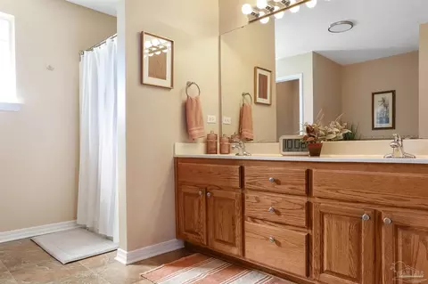 Bath - 3690 Berryhill Rd, Pace, FL 32571 photo 4 of 6