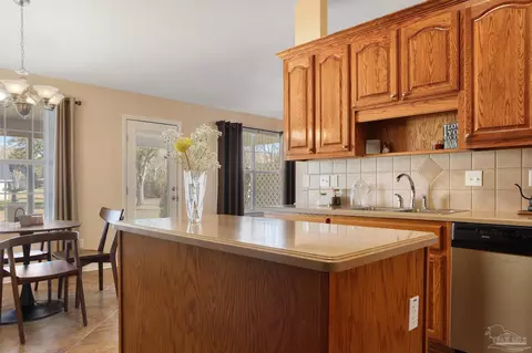 Kitchen - 3690 Berryhill Rd, Pace, FL 32571 photo 3 of 4