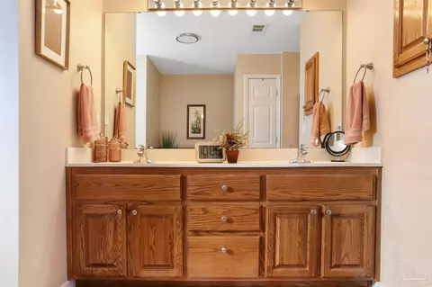 Bath - 3690 Berryhill Rd, Pace, FL 32571 photo 3 of 6